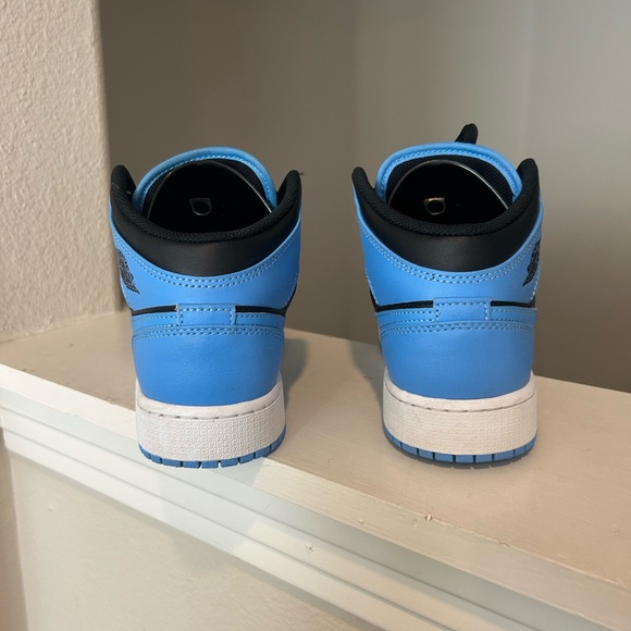 Air Jordan 1 Mid (GS) University Blue/Black/White (DQ8423 401) Size 6Y Worn Once - Picture 8 of 9